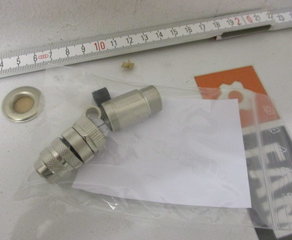 Заглушка
Gerader Stecker (Metallgehäuse),
für Sensoren mit Steckverbindungs-Anschluss, 4 polig
Positionsgewicht per Einheit: 0,050 kg / 0,150 kg BRAUN